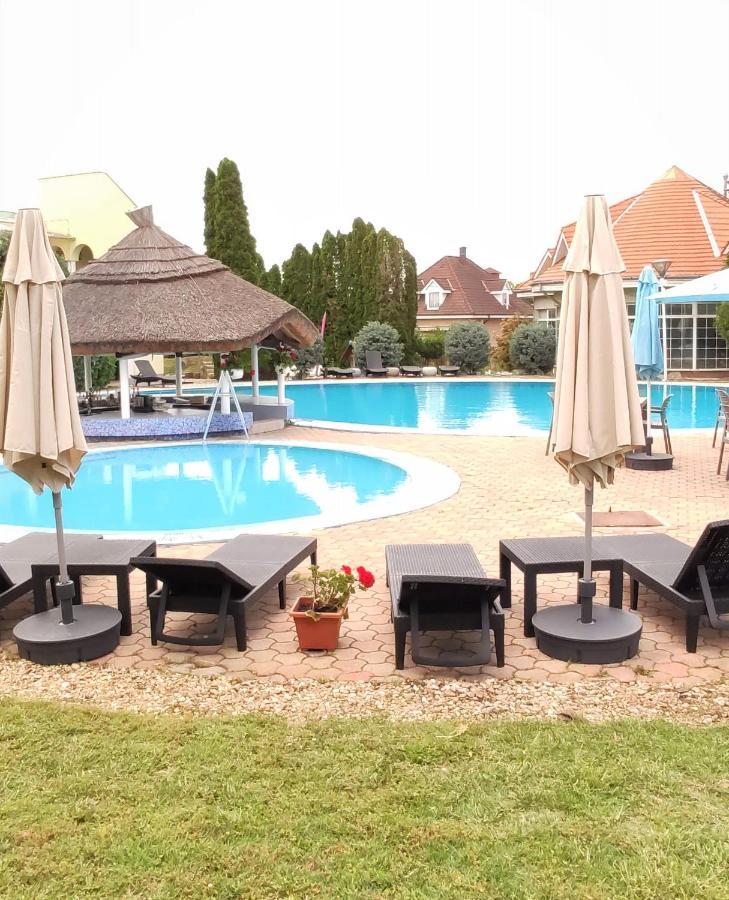 Helena Studio Apartman Siófok Buitenkant foto